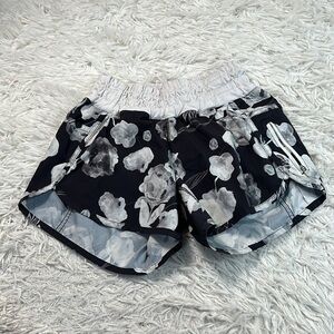 🔥$SALE$🔥 Lululemon Tracker Short II *2-way Stretch Inky Floral Black Ghost